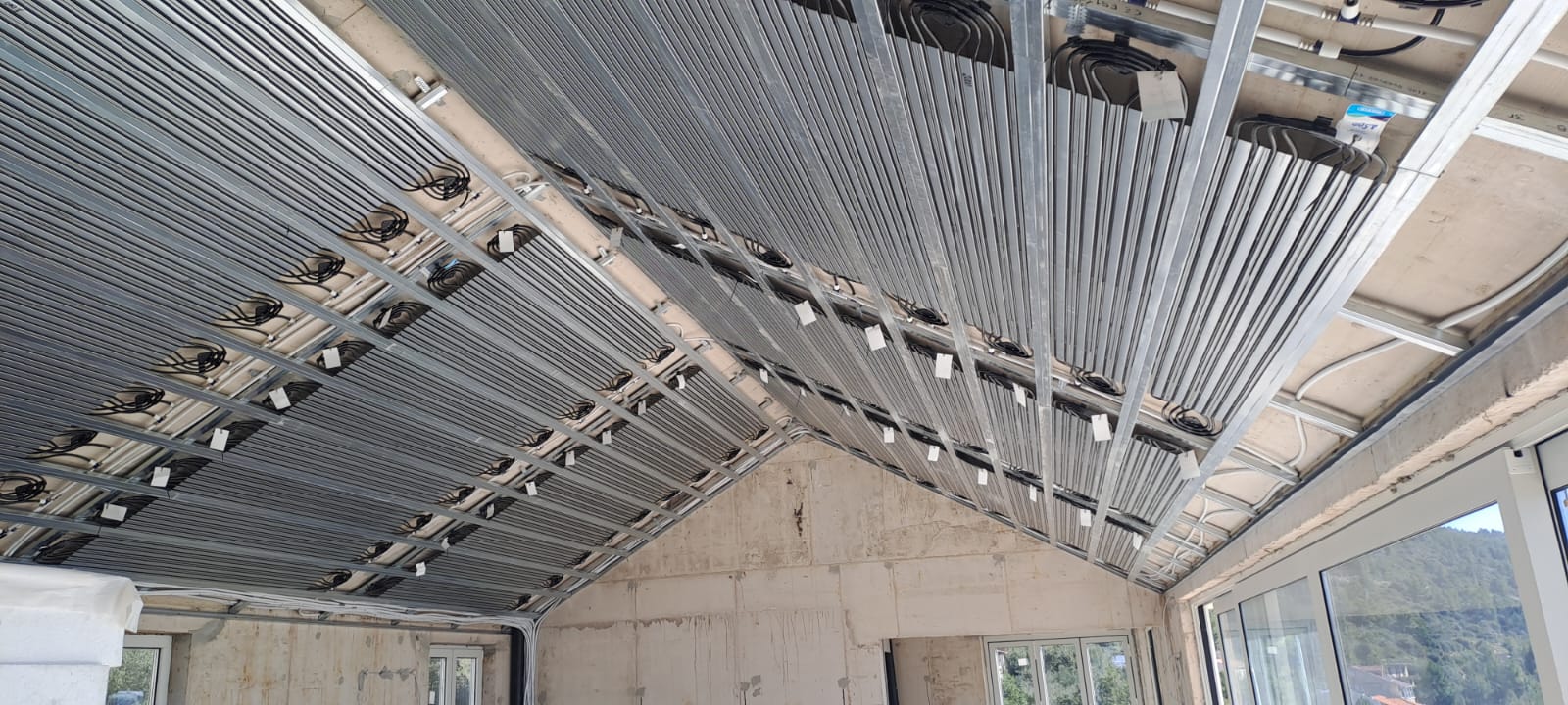 Stropna hlađenja — KevićTherm